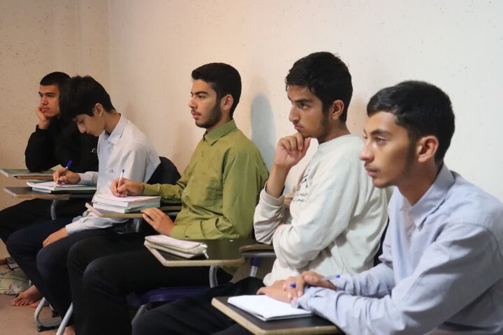 تصاویر/ کلاس مشاوره تربیتی و آموزشی طلاب مدرسه علمیه شهید امام خامنه ای ارومیه