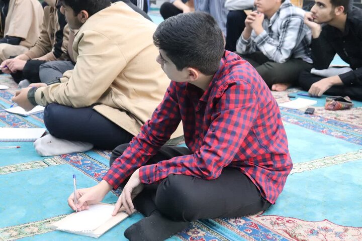 تصاویر/ کلاس مشاوره تربیتی و آموزشی طلاب مدرسه علمیه شهید امام خامنه ای ارومیه