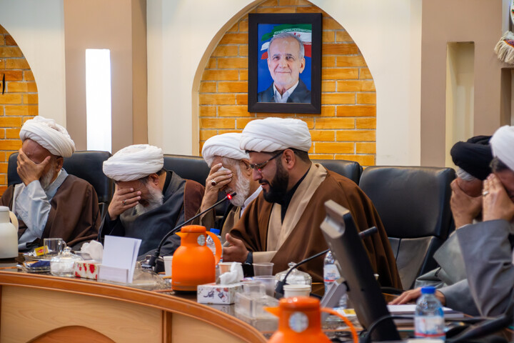 تصاویر/ نشست مشاور رئیس‌جمهور با کارگروه‌های حوزه علمیه استان کرمان