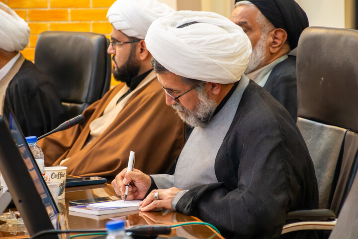 تصاویر/ نشست مشاور رئیس‌جمهور با کارگروه‌های حوزه علمیه استان کرمان