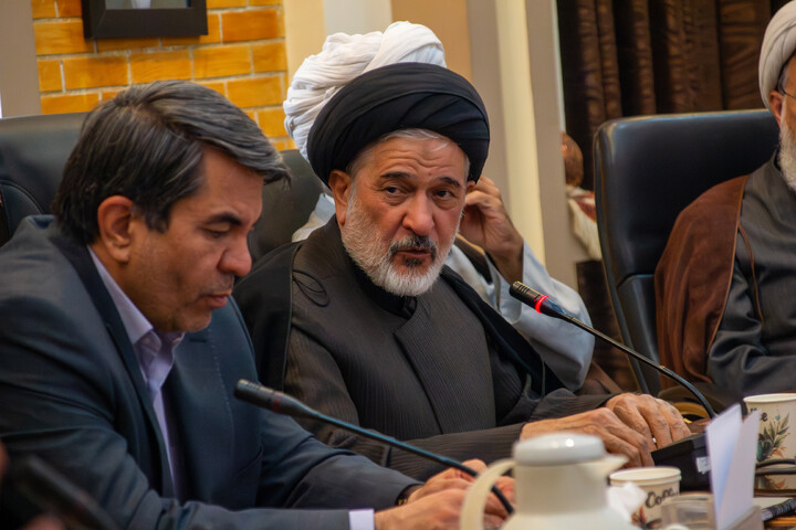 تصاویر/ نشست مشاور رئیس‌جمهور با کارگروه‌های حوزه علمیه استان کرمان