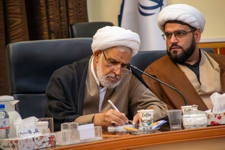 تصاویر/ نشست مشاور رئیس‌جمهور با کارگروه‌های حوزه علمیه استان کرمان