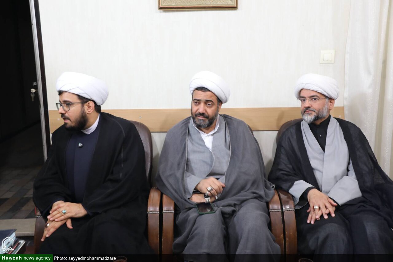 دیدار رئیس مرکز خدمات و هیئت همراه با نماینده ولی فقیه در یزد