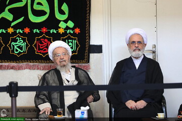 Photos/La cérémonie de deuil pour le martyre de Hazrat Fatima(SA) au bureau du Grand Ayatollah Makarem Shirazi à Qom