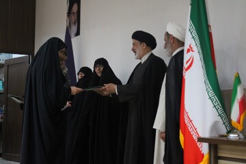 تصاویر/ مراسم تجلیل از طلاب و اساتید نخبه مدارس علمیه خواهران استان کرمان