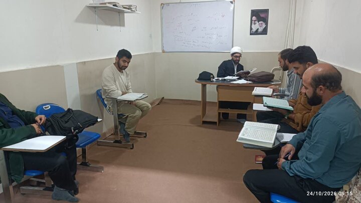 تصاویر/کارگاه آموزش قرآن کریم مدرسه علمیه دلفان