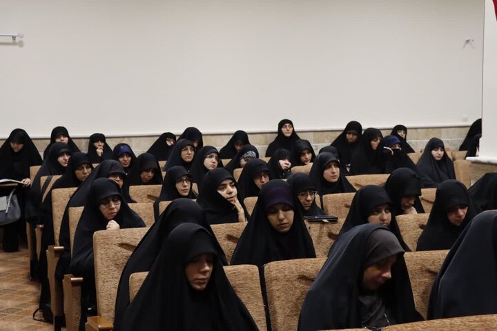تصاویر/ نشست بانوان فرهنگی و حوزوی استان گیلان
