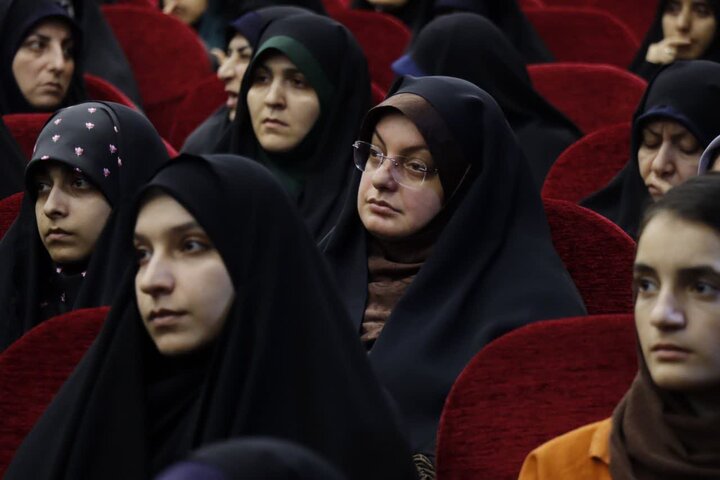 تصاویر/ نشست مربیان مدارس و مجموعه‌های تربیتی با موضوع «نقش‌آفرینی نوجوانان در جنگ امروز» در رشت برگزار شد