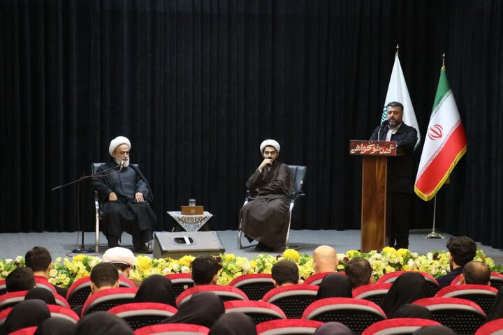 تصاویر/ نشست مربیان مدارس و مجموعه‌های تربیتی با موضوع «نقش‌آفرینی نوجوانان در جنگ امروز» در رشت برگزار شد