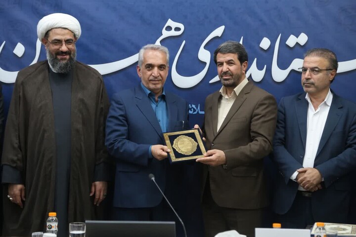 تصاویر /  آیین تکریم و معارفه سرپرست معاونت سیاسی، امنیتی و اجتماعی استانداری همدان