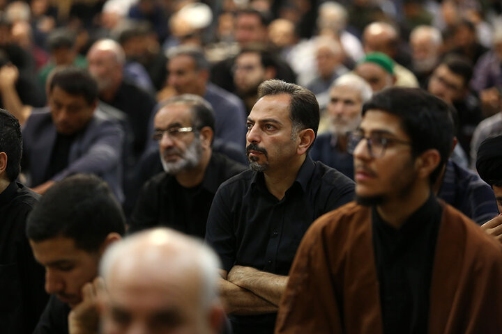 زائران حرم بانوی کرامت در سوگ ام ابیها اشک ماتم ریختند