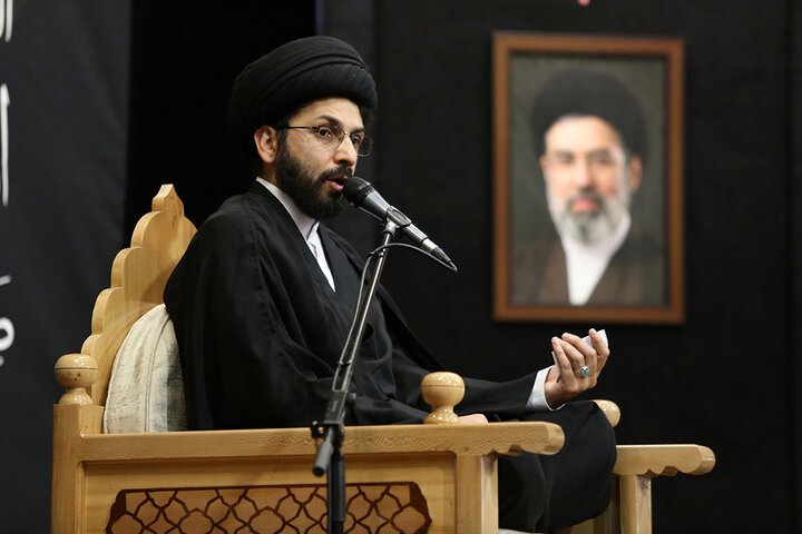 زائران حرم بانوی کرامت در سوگ ام ابیها اشک ماتم ریختند