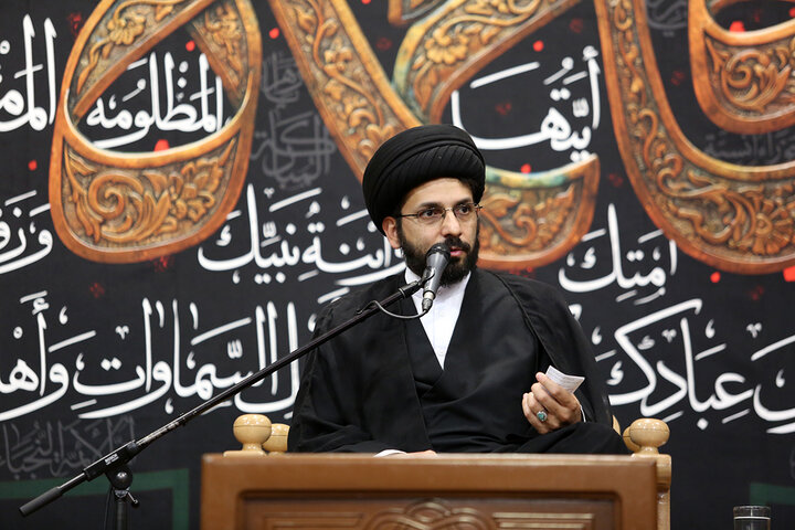زائران حرم بانوی کرامت در سوگ ام ابیها اشک ماتم ریختند