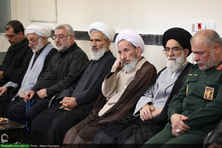 Photos/La cérémonie de deuil pour le martyre de Hazrat Fatima(SA) au bureau du Grand Ayatollah Makarem Shirazi à Qom
