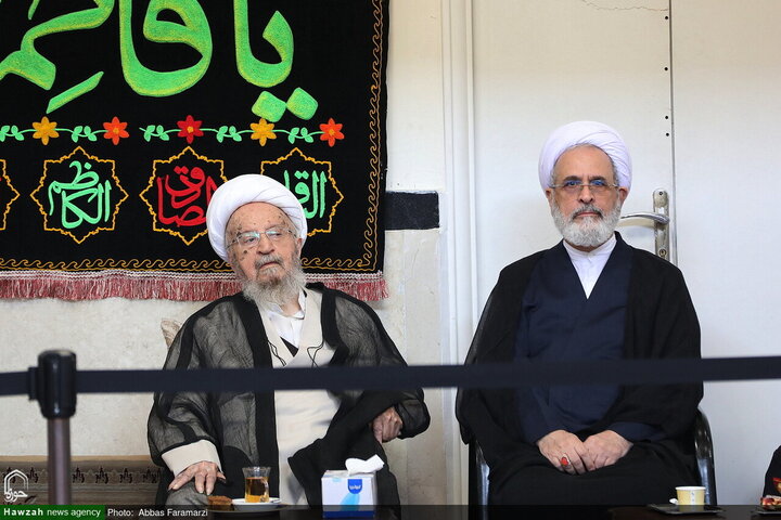 Photos/La cérémonie de deuil pour le martyre de Hazrat Fatima(SA) au bureau du Grand Ayatollah Makarem Shirazi à Qom