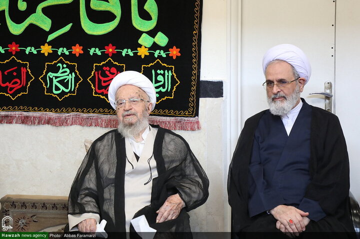 Photos/La cérémonie de deuil pour le martyre de Hazrat Fatima(SA) au bureau du Grand Ayatollah Makarem Shirazi à Qom