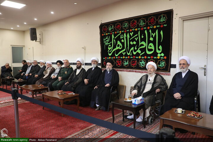Photos/La cérémonie de deuil pour le martyre de Hazrat Fatima(SA) au bureau du Grand Ayatollah Makarem Shirazi à Qom