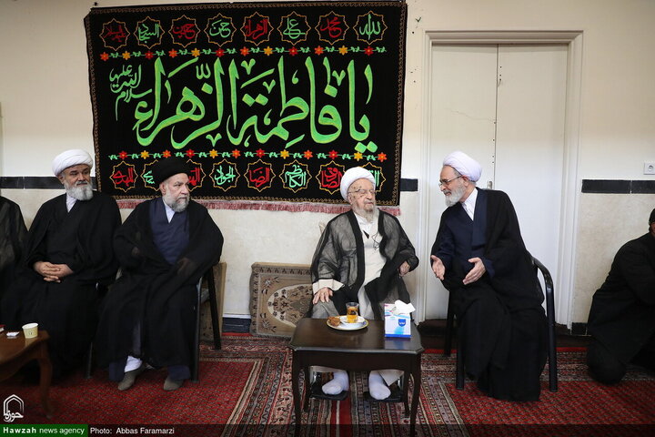 Photos/La cérémonie de deuil pour le martyre de Hazrat Fatima(SA) au bureau du Grand Ayatollah Makarem Shirazi à Qom