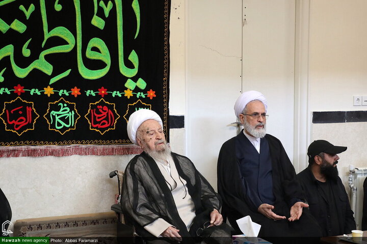 Photos/La cérémonie de deuil pour le martyre de Hazrat Fatima(SA) au bureau du Grand Ayatollah Makarem Shirazi à Qom