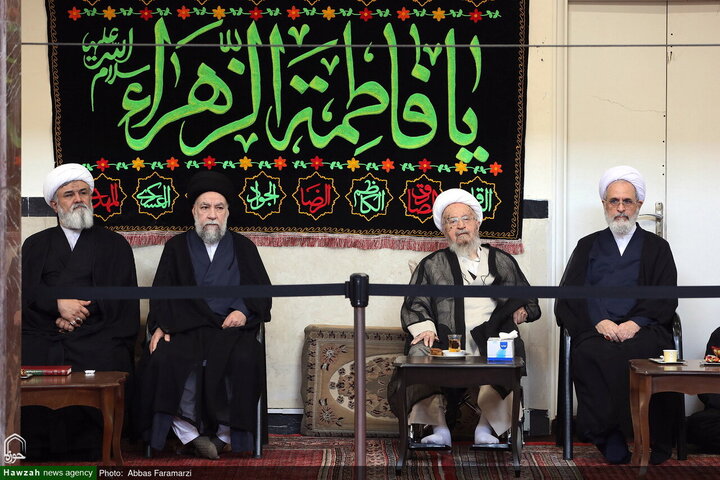 Photos/La cérémonie de deuil pour le martyre de Hazrat Fatima(SA) au bureau du Grand Ayatollah Makarem Shirazi à Qom