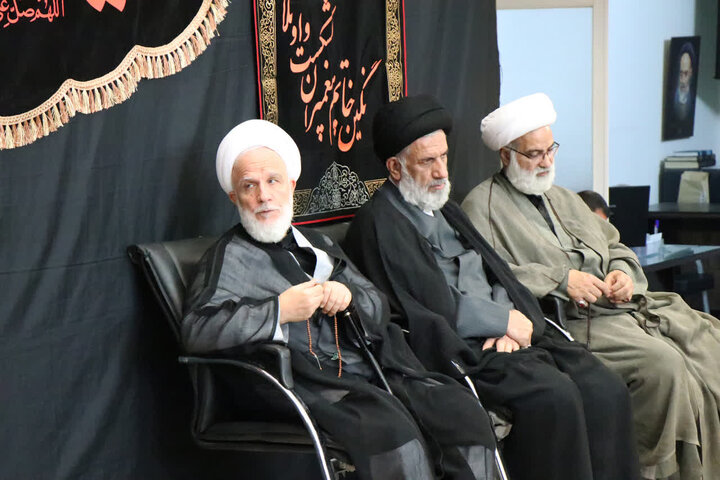 برگزاری مراسم سوگواری ایـام فـاطـمیه اول در دفـتر حضـرت آيت الله العظـمی نـوری هـمدانی