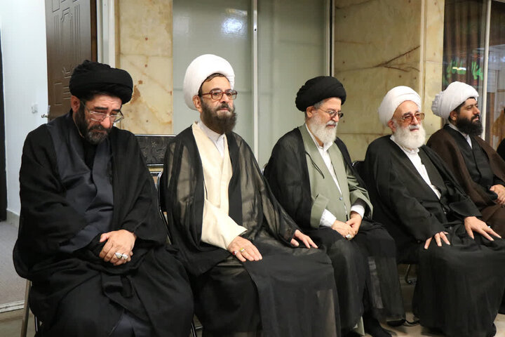 برگزاری مراسم سوگواری ایـام فـاطـمیه اول در دفـتر حضـرت آيت الله العظـمی نـوری هـمدانی
