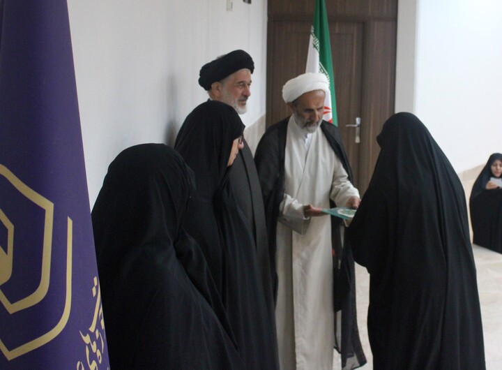 تصاویر/ مراسم تجلیل از طلاب و اساتید نخبه مدارس علمیه خواهران استان کرمان