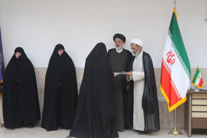 تصاویر/ مراسم تجلیل از طلاب و اساتید نخبه مدارس علمیه خواهران استان کرمان