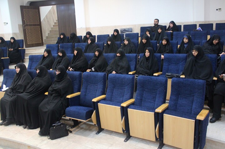 تصاویر/ مراسم تجلیل از طلاب و اساتید نخبه مدارس علمیه خواهران استان کرمان