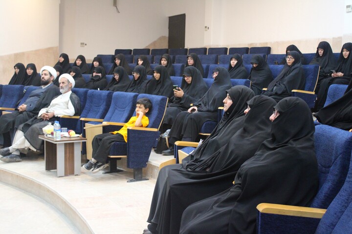 تصاویر/ مراسم تجلیل از طلاب و اساتید نخبه مدارس علمیه خواهران استان کرمان
