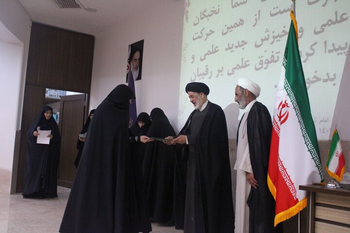 تصاویر/ مراسم تجلیل از طلاب و اساتید نخبه مدارس علمیه خواهران استان کرمان