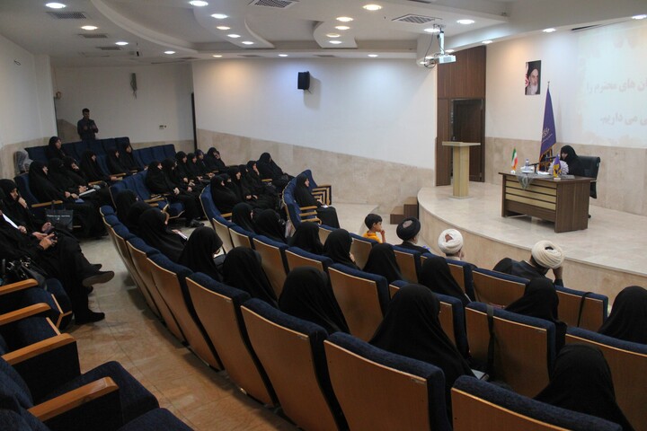 تصاویر/ مراسم تجلیل از طلاب و اساتید نخبه مدارس علمیه خواهران استان کرمان