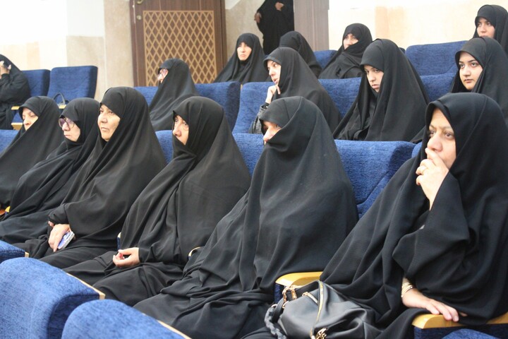 تصاویر/ مراسم تجلیل از طلاب و اساتید نخبه مدارس علمیه خواهران استان کرمان