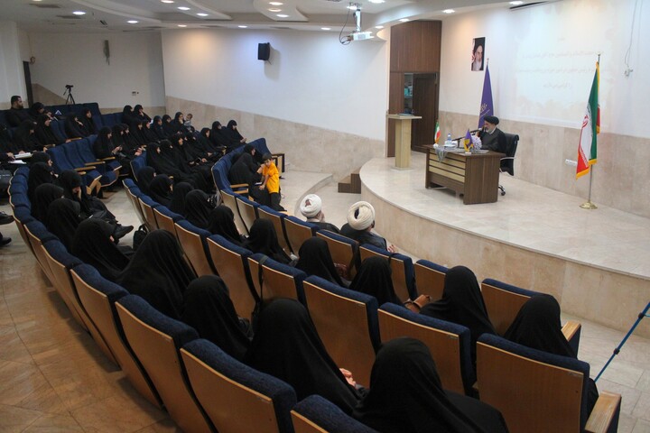 تصاویر/ مراسم تجلیل از طلاب و اساتید نخبه مدارس علمیه خواهران استان کرمان