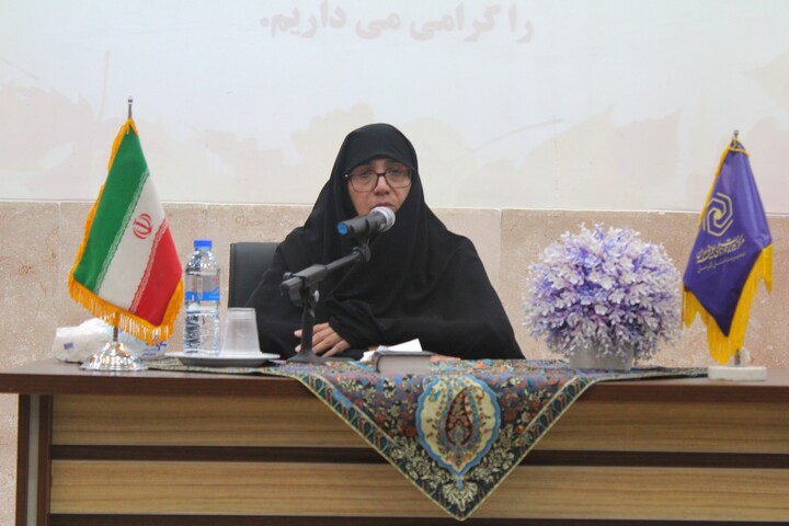 تصاویر/ مراسم تجلیل از طلاب و اساتید نخبه مدارس علمیه خواهران استان کرمان