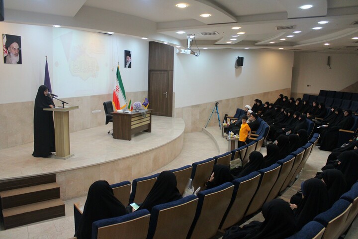 تصاویر/ مراسم تجلیل از طلاب و اساتید نخبه مدارس علمیه خواهران استان کرمان