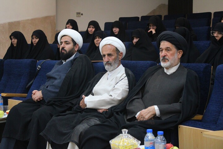 تصاویر/ مراسم تجلیل از طلاب و اساتید نخبه مدارس علمیه خواهران استان کرمان