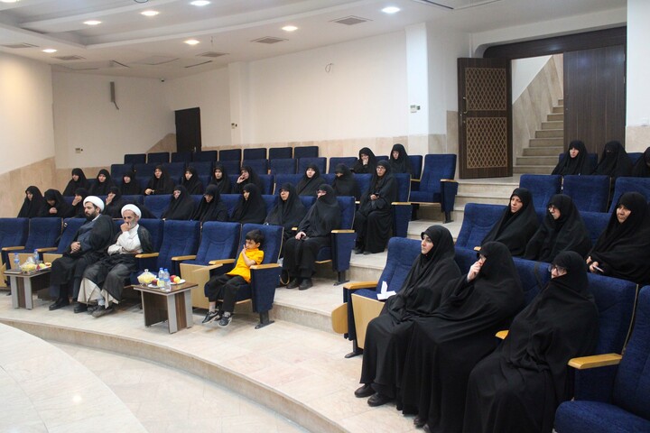 تصاویر/ مراسم تجلیل از طلاب و اساتید نخبه مدارس علمیه خواهران استان کرمان