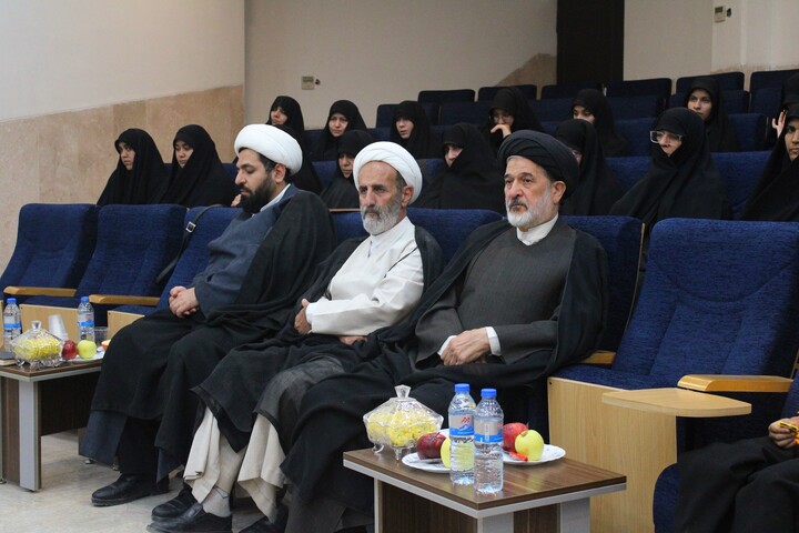 تصاویر/ مراسم تجلیل از طلاب و اساتید نخبه مدارس علمیه خواهران استان کرمان