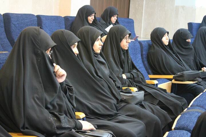 تصاویر/ مراسم تجلیل از طلاب و اساتید نخبه مدارس علمیه خواهران استان کرمان