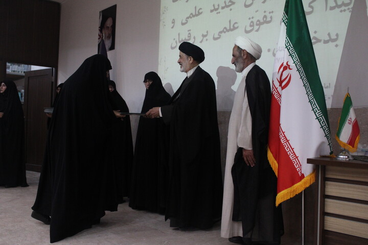تصاویر/ مراسم تجلیل از طلاب و اساتید نخبه مدارس علمیه خواهران استان کرمان