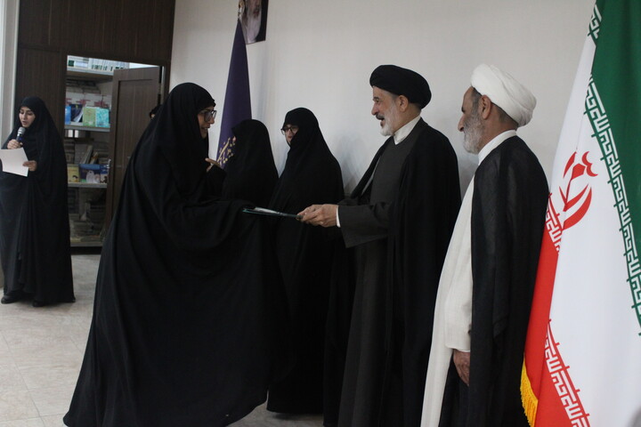 تصاویر/ مراسم تجلیل از طلاب و اساتید نخبه مدارس علمیه خواهران استان کرمان
