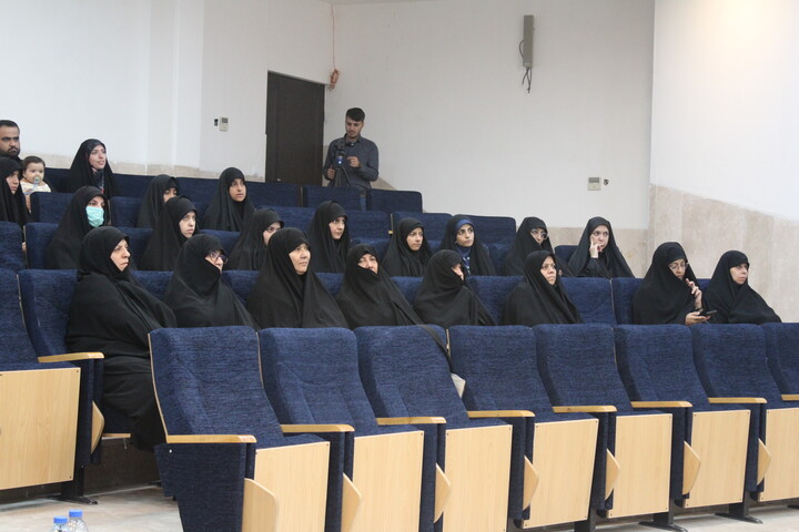 تصاویر/ مراسم تجلیل از طلاب و اساتید نخبه مدارس علمیه خواهران استان کرمان