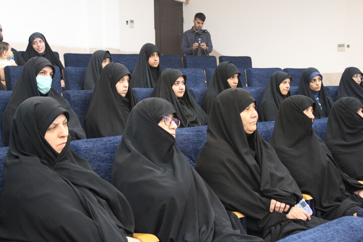تصاویر/ مراسم تجلیل از طلاب و اساتید نخبه مدارس علمیه خواهران استان کرمان