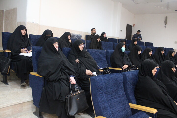 تصاویر/ مراسم تجلیل از طلاب و اساتید نخبه مدارس علمیه خواهران استان کرمان