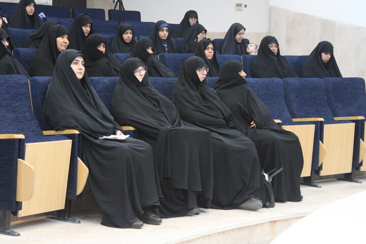 تصاویر/ مراسم تجلیل از طلاب و اساتید نخبه مدارس علمیه خواهران استان کرمان