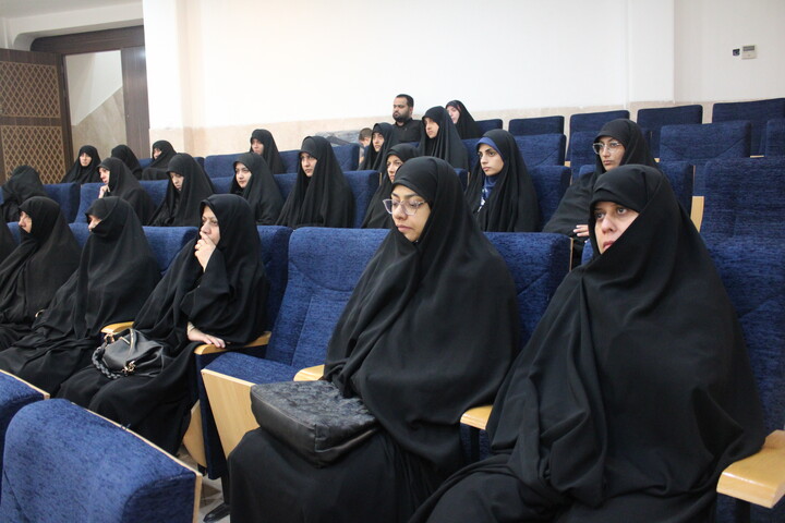 تصاویر/ مراسم تجلیل از طلاب و اساتید نخبه مدارس علمیه خواهران استان کرمان