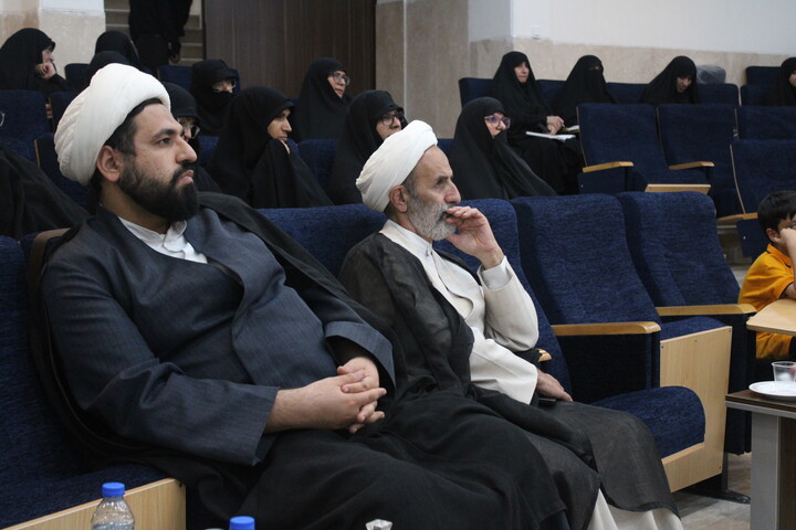تصاویر/ مراسم تجلیل از طلاب و اساتید نخبه مدارس علمیه خواهران استان کرمان