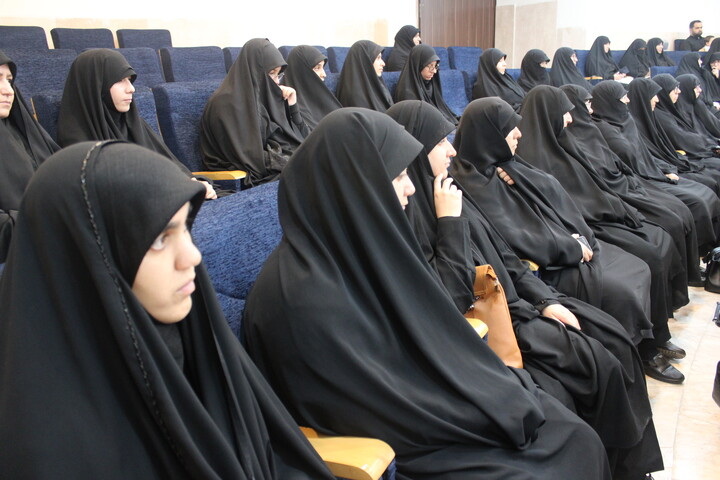 تصاویر/ مراسم تجلیل از طلاب و اساتید نخبه مدارس علمیه خواهران استان کرمان