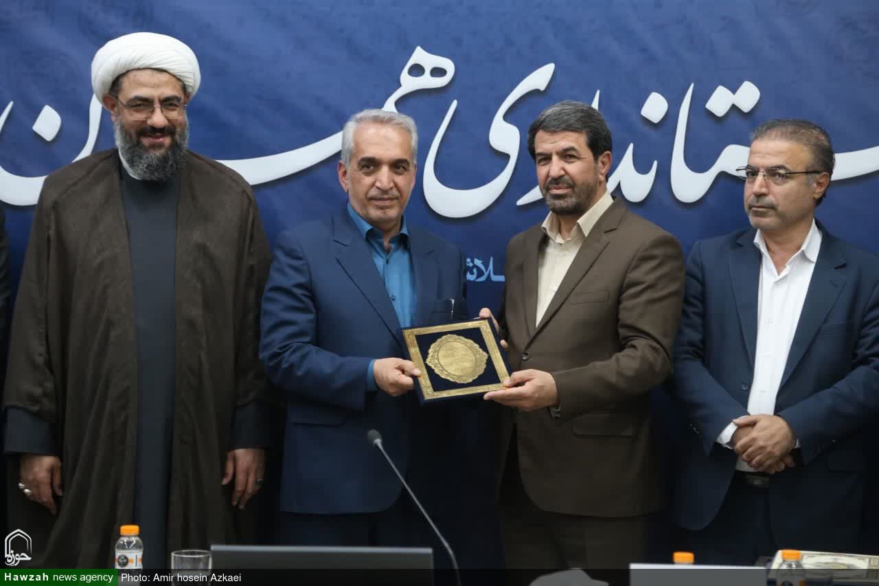 تصاویر /  آیین تکریم و معارفه سرپرست معاونت سیاسی، امنیتی و اجتماعی استانداری همدان